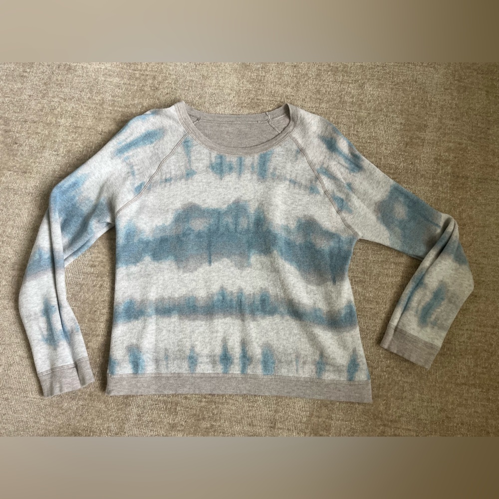 Reversible women’s crewneck